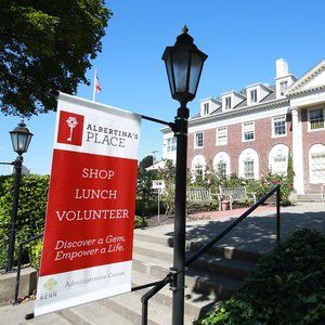 Meet your Posher, Albertina